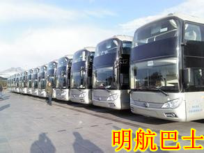 結(jié)婚需要租兩輛50座以上的大巴車(chē)。